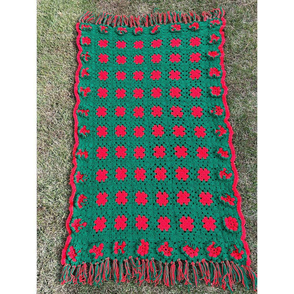 Christmas Afghan 3D Flowers Handmade Granny
Square 43x84" Blanket Throw Vtg - Picture 2 of 15